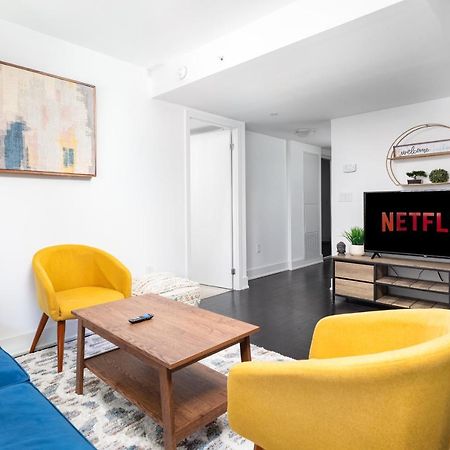 토론토 Upscale & Modern 2Bd + Den 2Ba Heart Of Downtown! 아파트 외부 사진